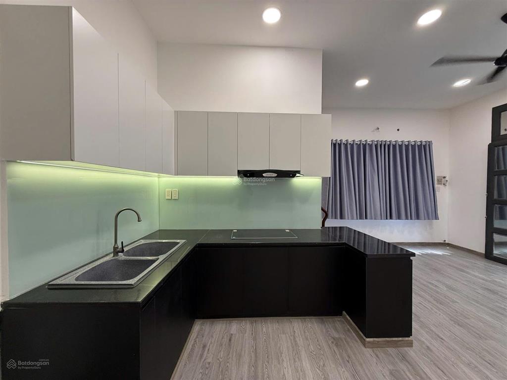 Bán nhà mới 4 tầng ngang khủng 5,3m đường lê hồng phong phường 1 quận 10