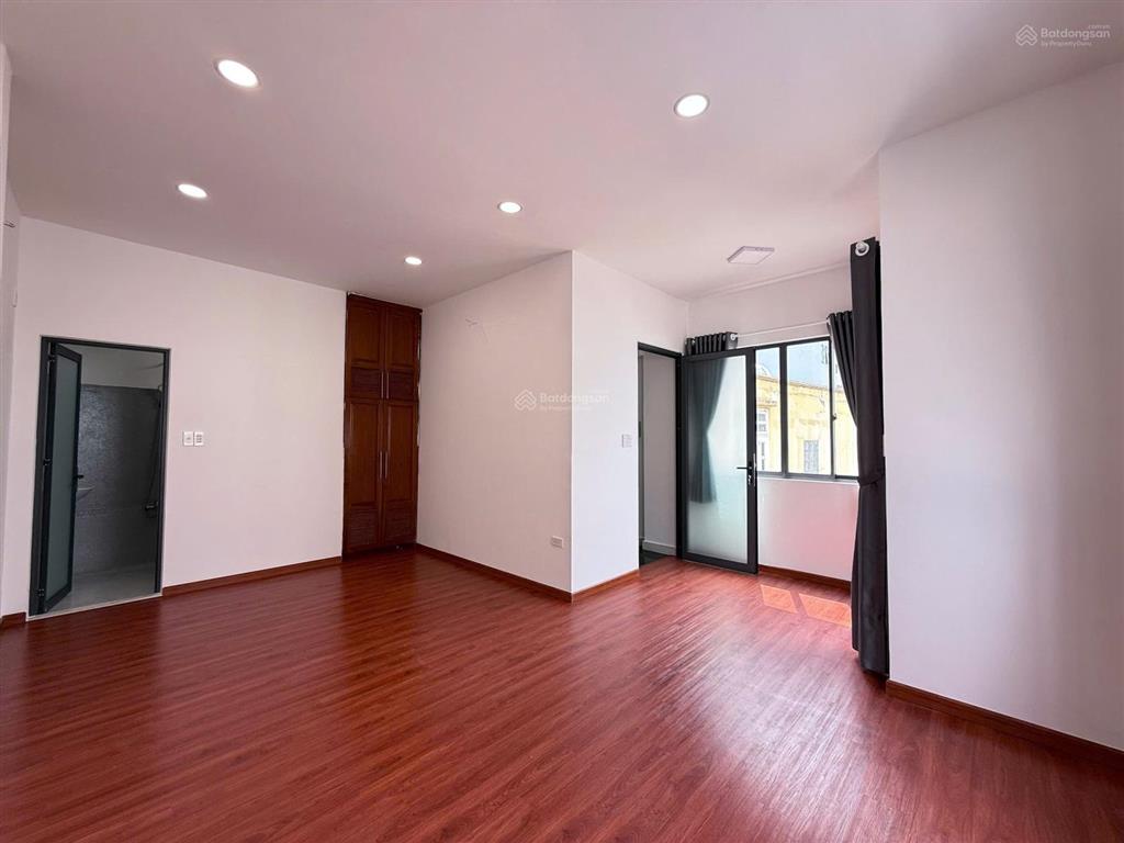 Bán nhà mới 4 tầng ngang khủng 5,3m đường lê hồng phong phường 1 quận 10