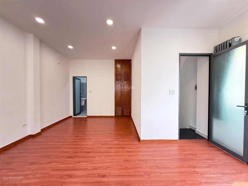 Bán nhà mới 4 tầng ngang khủng 5,3m đường lê hồng phong phường 1 quận 10