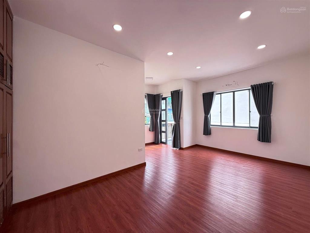 Bán nhà mới 4 tầng ngang khủng 5,3m đường lê hồng phong phường 1 quận 10