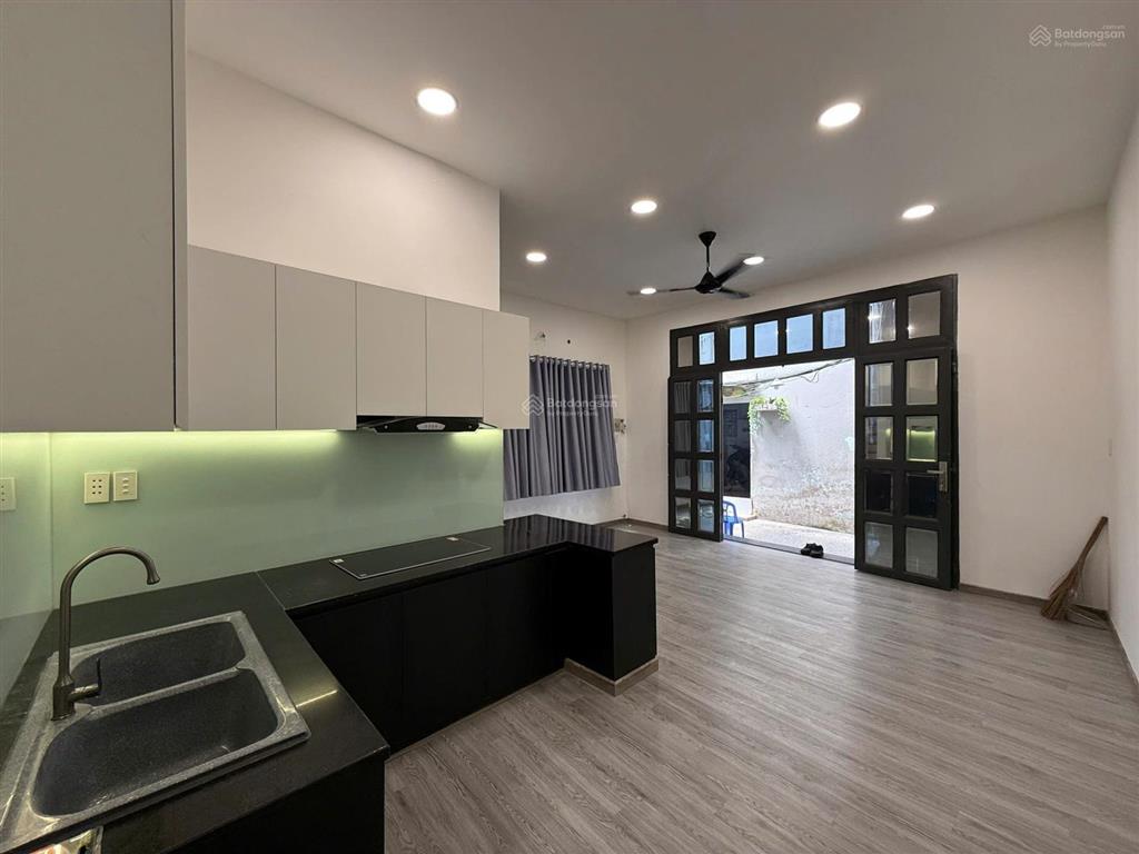 Bán nhà mới 4 tầng ngang khủng 5,3m đường lê hồng phong phường 1 quận 10