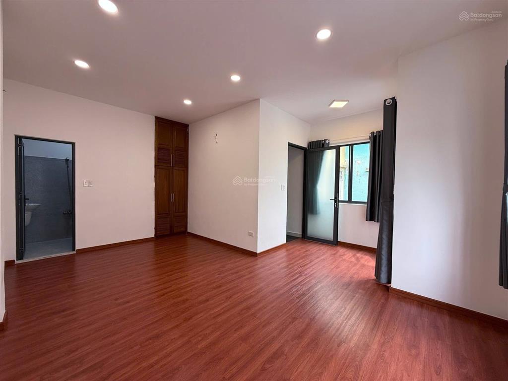 Bán nhà mới 4 tầng ngang khủng 5,3m đường lê hồng phong phường 1 quận 10