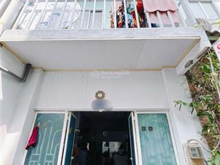 Nhà nhỏ, xinh, gần mặt tiền, p.14, quận 4, 24m2, 2 pn, chỉ 3 tỷ!