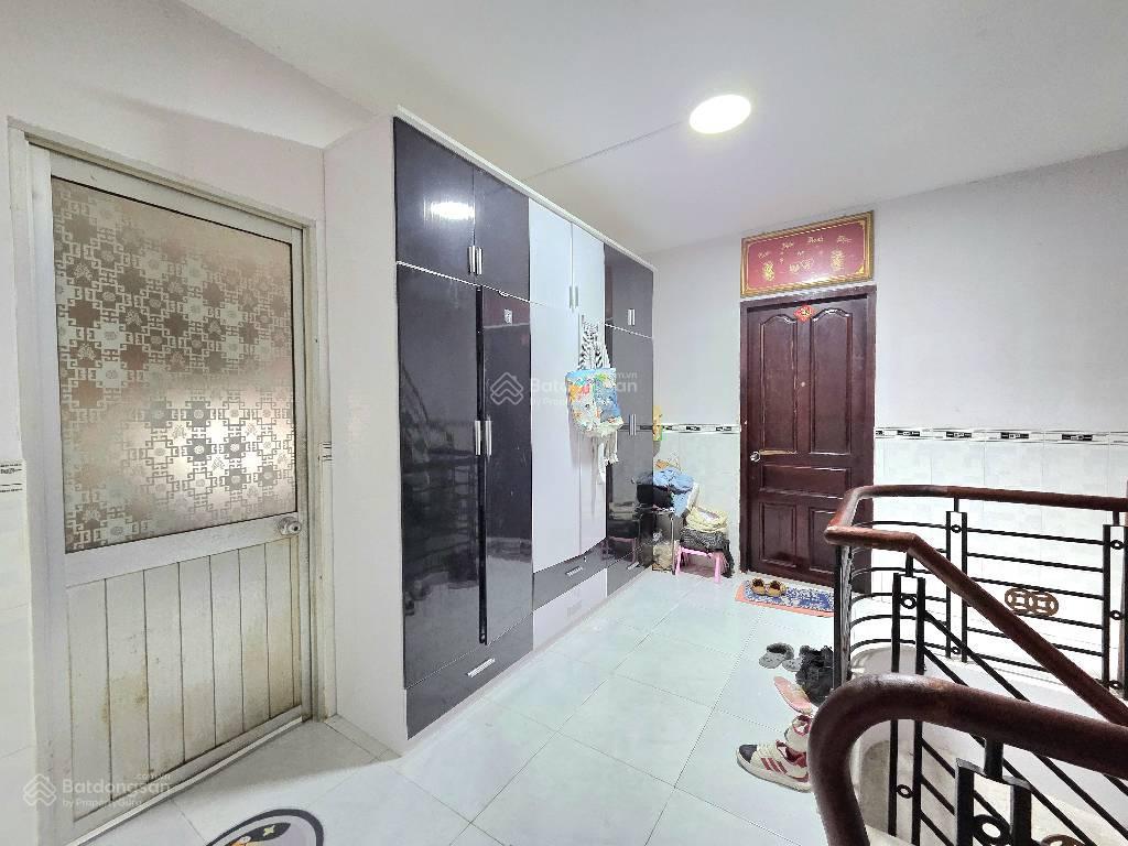Nhà hẻm 4m, hoàng diệu, p.9, q4, 68m2, 8m x 9m, 4 lầu, chỉ 10,2 tỷ!