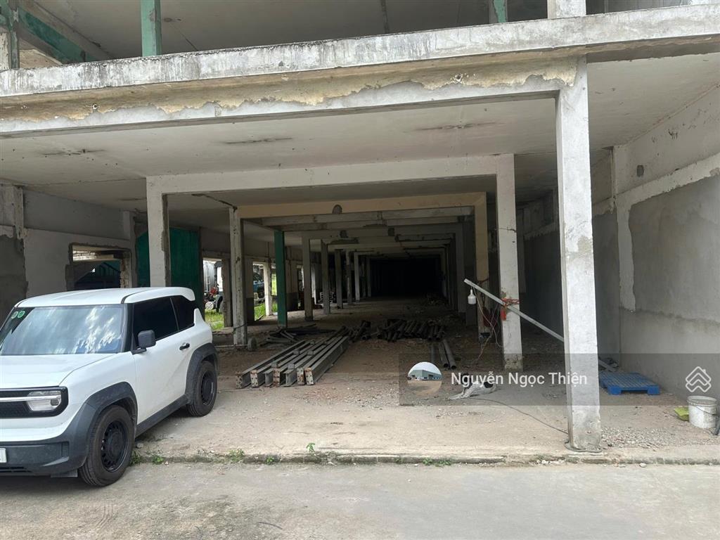 Cho thuê đất mặt tiền xa lộ hà nội, quận 9 (gần quận 2) 2000m2, 4000m2, 8000m2