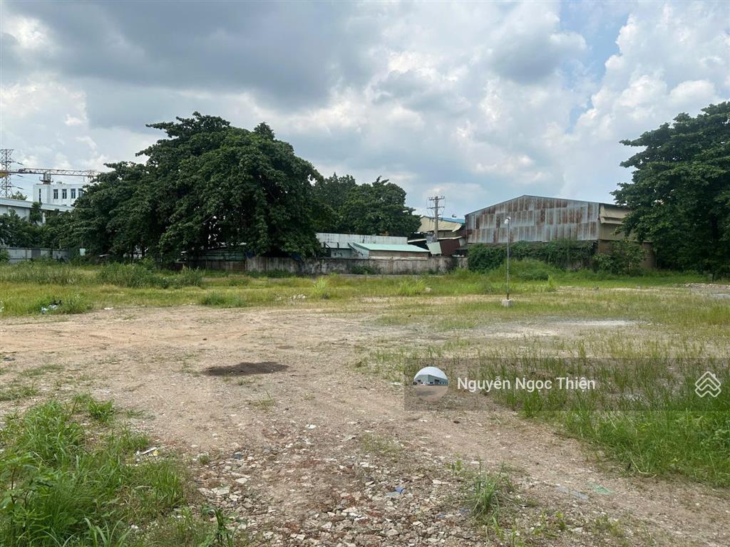 Cho thuê đất mặt tiền xa lộ hà nội, quận 9 (gần quận 2) 2000m2, 4000m2, 8000m2