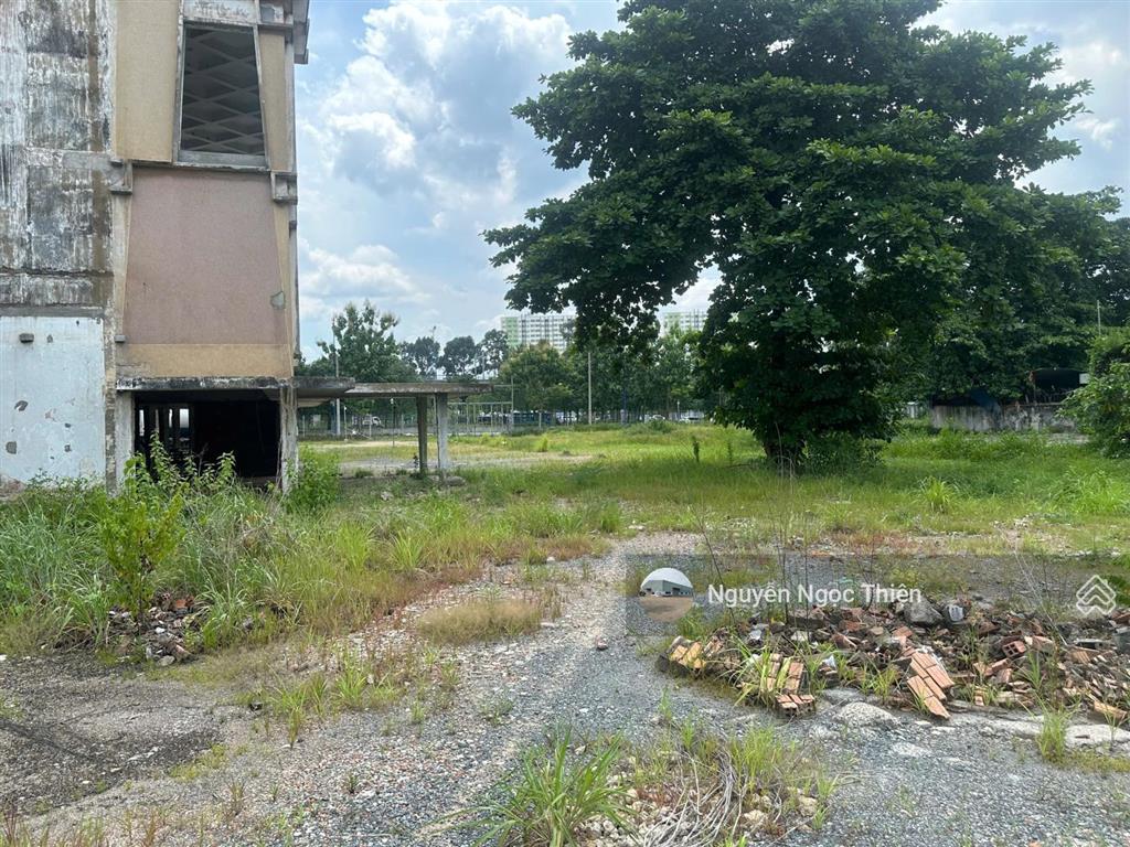 Cho thuê đất mặt tiền xa lộ hà nội, quận 9 (gần quận 2) 2000m2, 4000m2, 8000m2