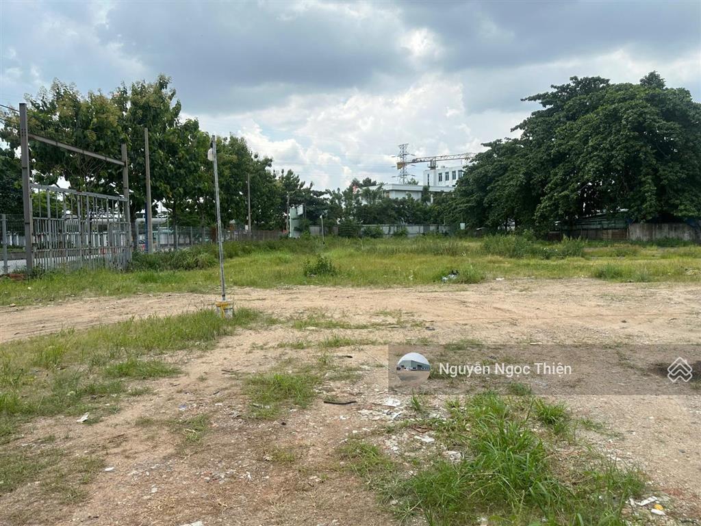 Cho thuê đất mặt tiền xa lộ hà nội, quận 9 (gần quận 2) 2000m2, 4000m2, 8000m2