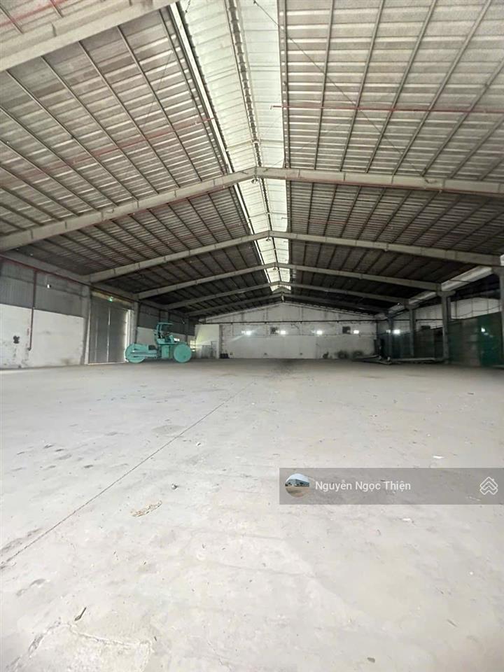 Cho thuê kho 1000m2 gần ngã 4 thủ đức