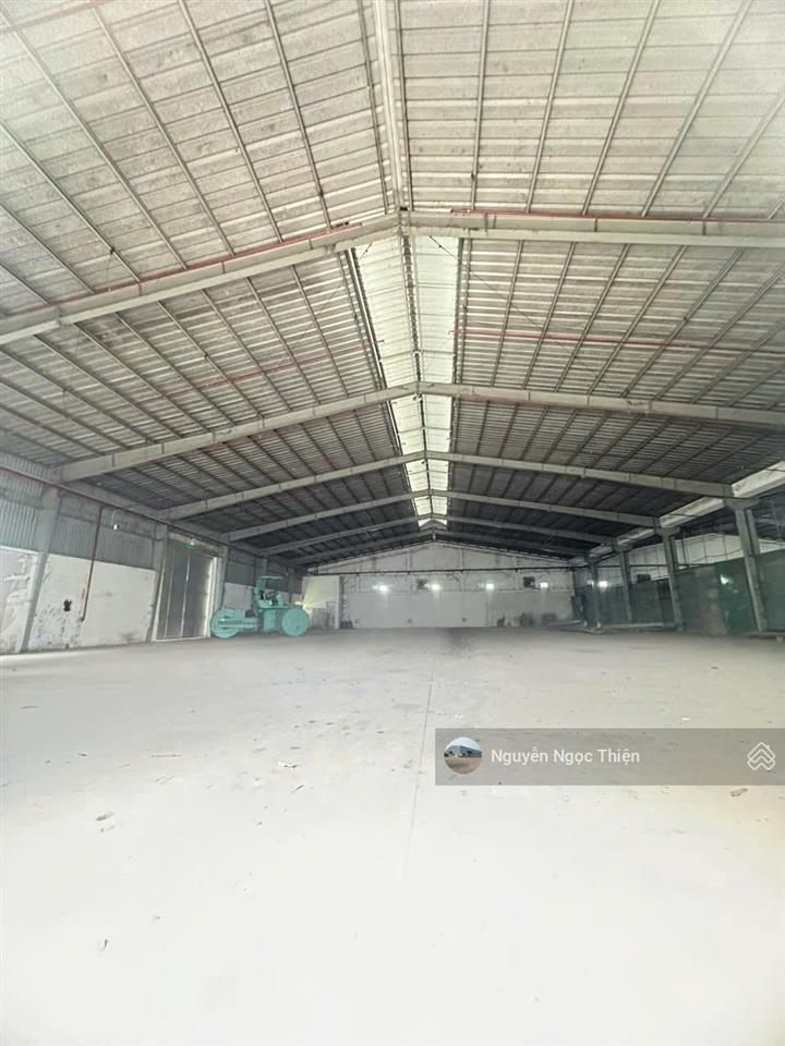 Cho thuê kho 1000m2 gần ngã 4 thủ đức