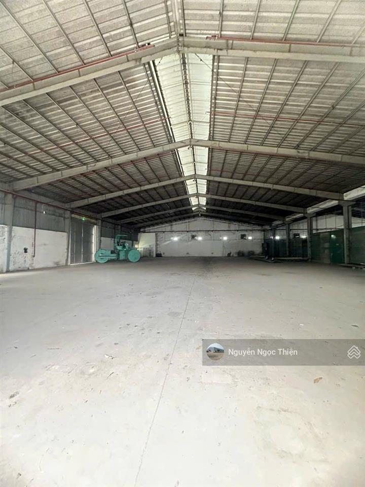 Cho thuê kho 1000m2 gần ngã 4 thủ đức