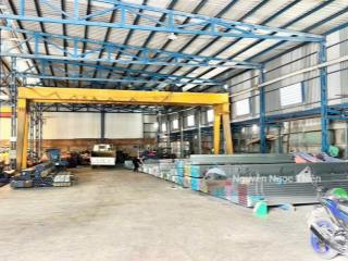 Cho thuê xưởng 900m2 xa lộ hà nội , thủ đức ( gần quận 2 )