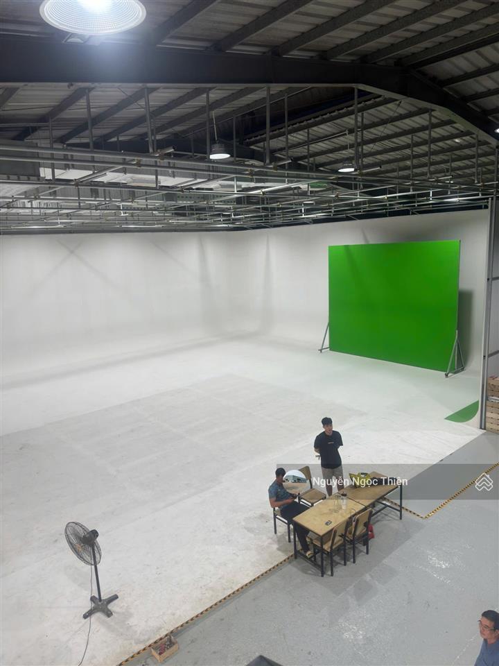 Cho thuê xưởng 800m2 trục đỗ xuân hợp , quận 9 ( giáp quận 2 )