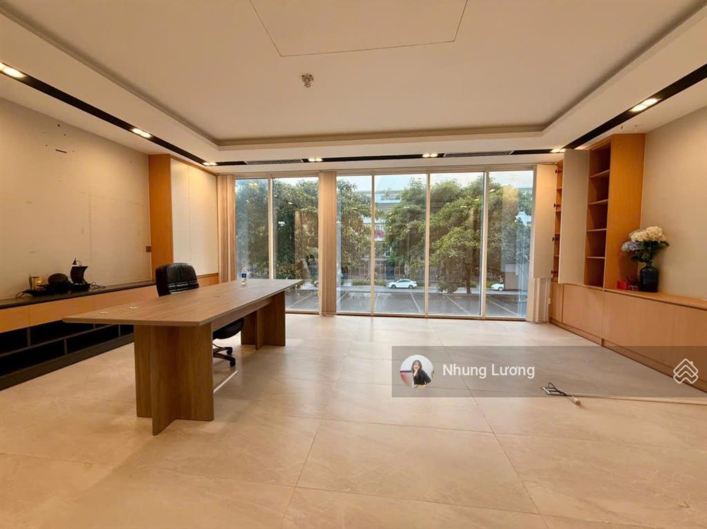 E đang giữ chìa khóa căn cho thuê tại nguyễn cơ thạch sala, 7.1m x 24m2, anh chị cần xem nhắn em ah