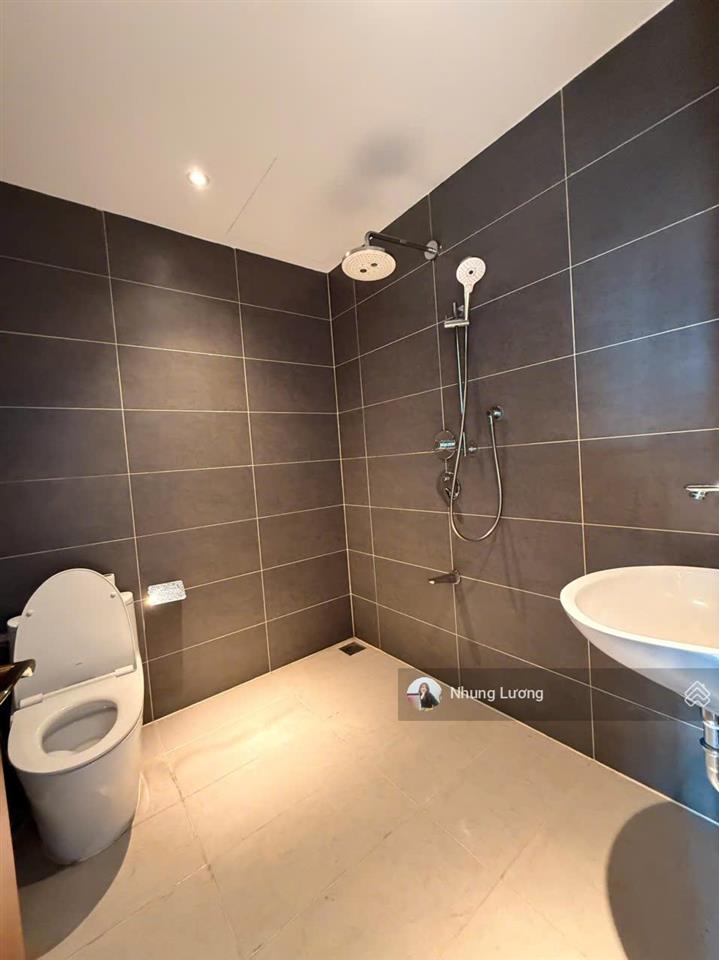 E đang giữ chìa khóa căn cho thuê tại nguyễn cơ thạch sala, 7.1m x 24m2, anh chị cần xem nhắn em ah