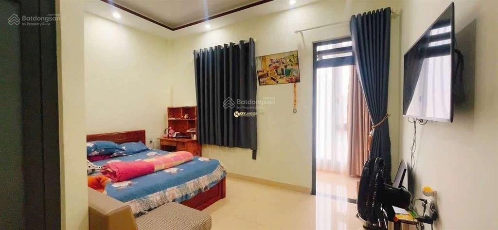 Nhà 3 tầng, mặt phố, đường ô tô phan đình phùng, 64m2, có kết cấu, cần bán ngay