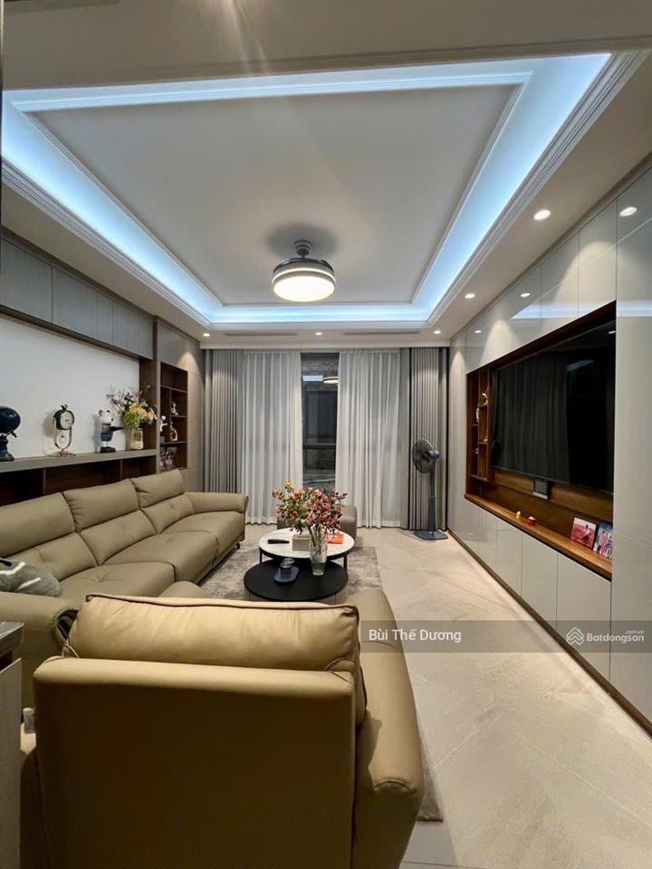 Giảm 800tr. hoàng quốc việt, phân lô, 60m2, 17.9 tỷ. bán gấp