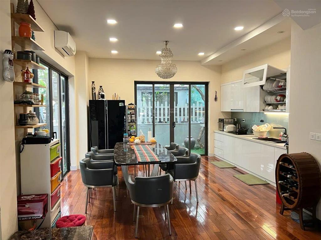 Cho thuê biệt thự xinh đẹp 130m2 đủ đồ giá chỉ bằng căn liền kề tại vinhomes thăng long