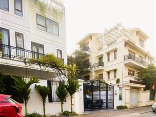 Bán bt sài đồng. dt 215m2, mặt tiền 13m. gần hồ, sát vinhomes, vỉa hè, kinh doanh