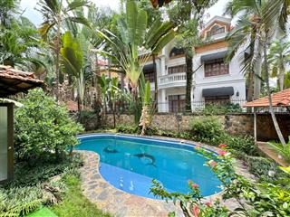 Cho thuê biệt thự hồ bơi 500m2, khu compound yên tĩnh thảo điền, quận 2, 4pn, 5wc, chỉ 110tr/tháng