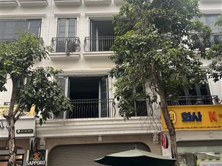 Cho thuê mặt bằng phố đình thôn, diện tích 80m2 x 5 tầng, mặt tiền 6m, thang máy