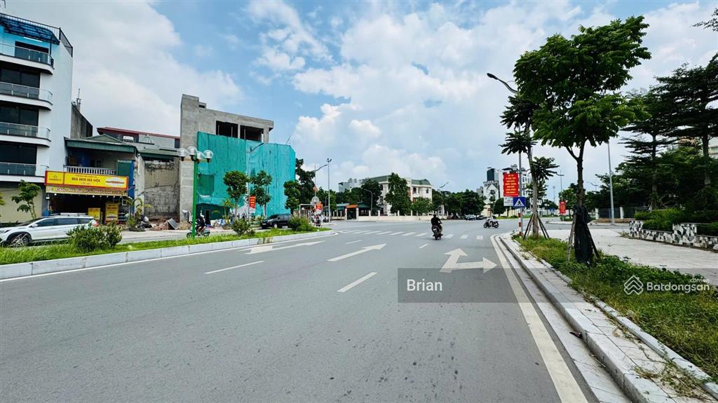 Chính chủ gửi bán nhà mặt phố nguyễn gia bồng, dt 291m2, mt 13.5m, 2 mặt tiền