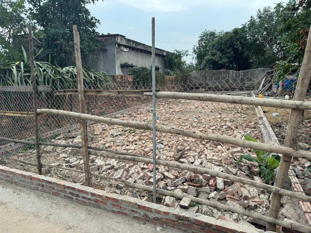 Chính chủ bán 100 m2 full thổ cư hai mặt tiền mt = mh = 5,6 m