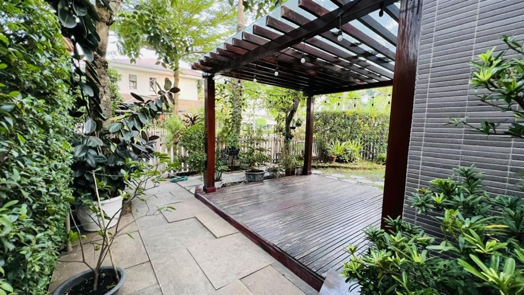 Cho thuê biệt thự vườn camellia có 4pn 3wc, nhà có nội thất giá 25tr/tháng, đầy đủ tiện ích, mát mẻ