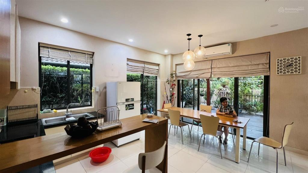Cho thuê biệt thự vườn camellia có 4pn 3wc, nhà có nội thất giá 25tr/tháng, đầy đủ tiện ích, mát mẻ