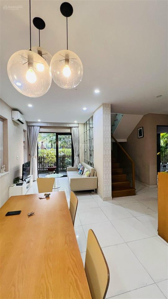 Cho thuê biệt thự vườn camellia có 4pn 3wc, nhà có nội thất giá 25tr/tháng, đầy đủ tiện ích, mát mẻ