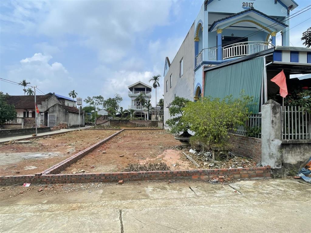 Bán lô đất phú cát, hoà lạc vị trí siêu đẹp dt 100m2 mt hơn 8m giá 2,x tỷ full thổ cư  0973 430 ***