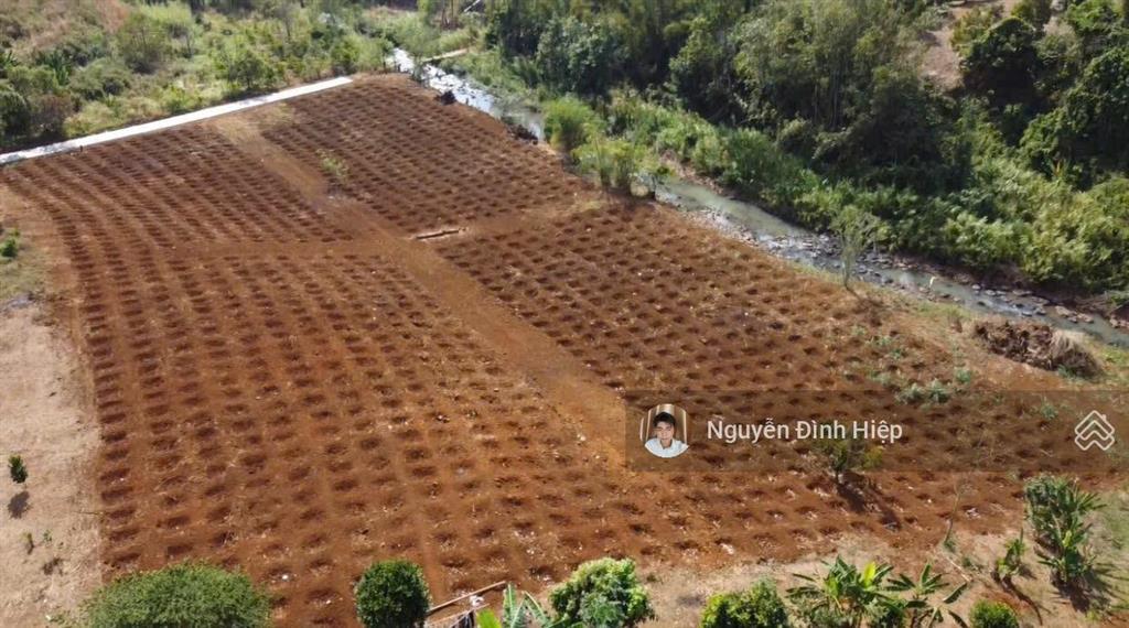 Bán đất view suối đá đẹp 2000m2, ngay trung tâm quảng tín, giá chỉ 350 triệu