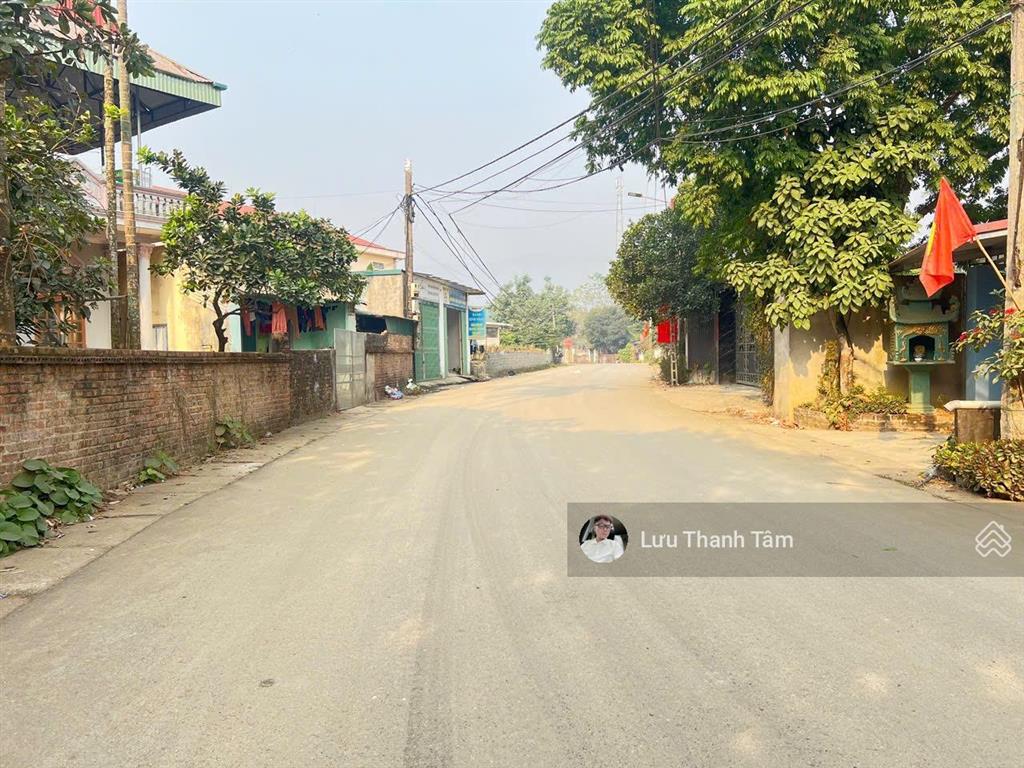 Cần bán lô tiềm năng trung xã hòa sơn lương sơn hòa bình 135m2 có 60m2 thổ cư bám đường aphan