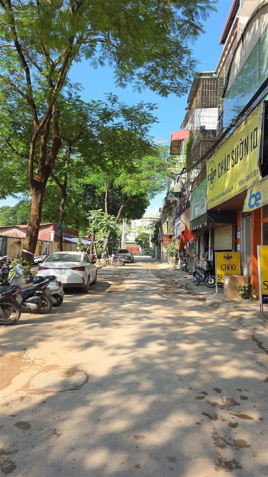 Bán đất ngay kđt trung hòa, dt 52m2, mặt tiền 4,2m, giá 17.9 tỷ