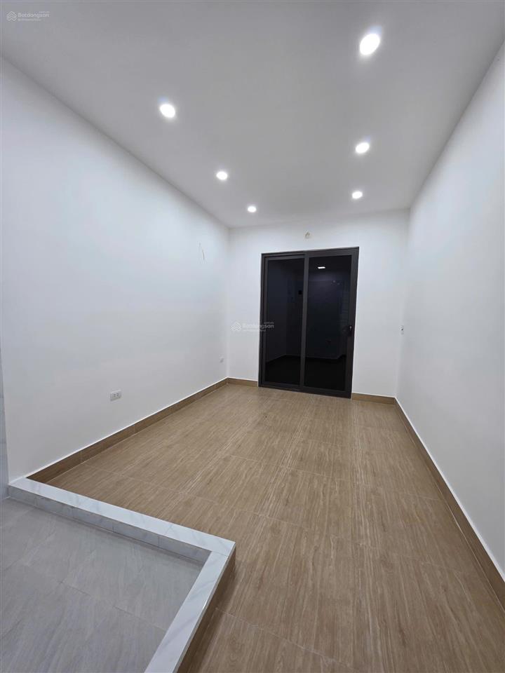 Cực hiếm trong phân khúc 5 tầng xã đàn 2 cách ô tô tránh 20m, giá 7.5 tỷ