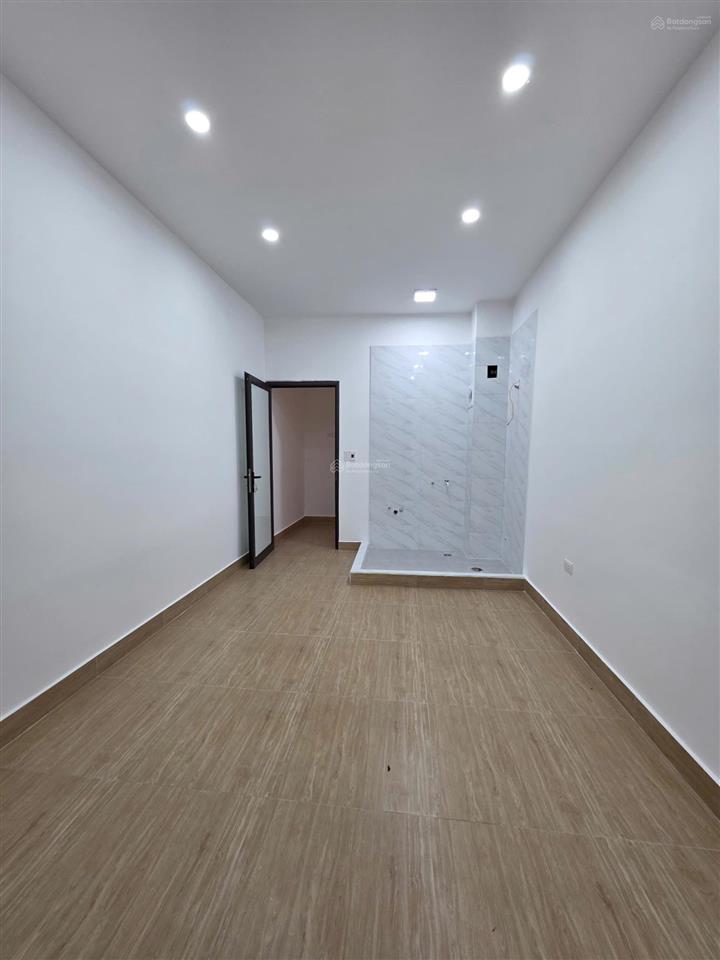 Cực hiếm trong phân khúc 5 tầng xã đàn 2 cách ô tô tránh 20m, giá 7.5 tỷ