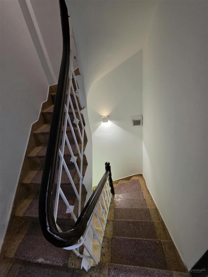 Cực hiếm trong phân khúc 5 tầng xã đàn 2 cách ô tô tránh 20m, giá 7.5 tỷ