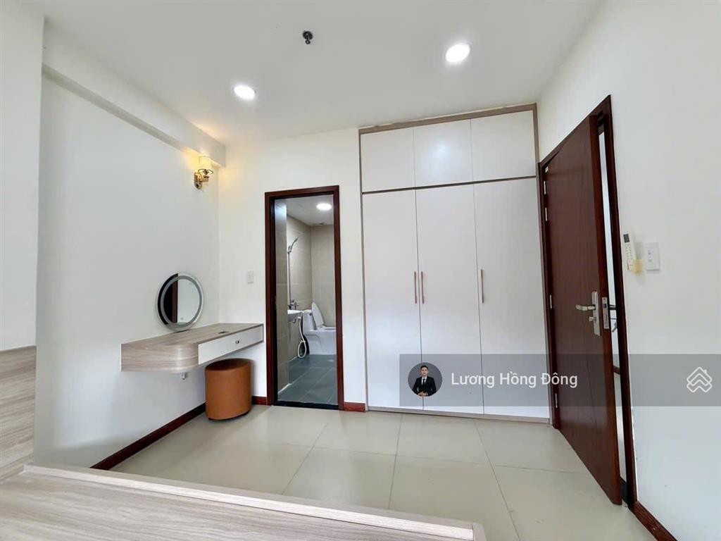 Giảm kịch 600tr chỉ 2.2 tỷ 26 triệu/m2 chung cư hoà bình lô góc 3pn 10.5x9.5m, 84m2  tặng nội thất