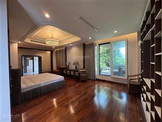 Penhouse sunrise city  284m2 22ty  450m2 40ty  800m2 65m2  đã có sổ hồng   0909 982 *** thư