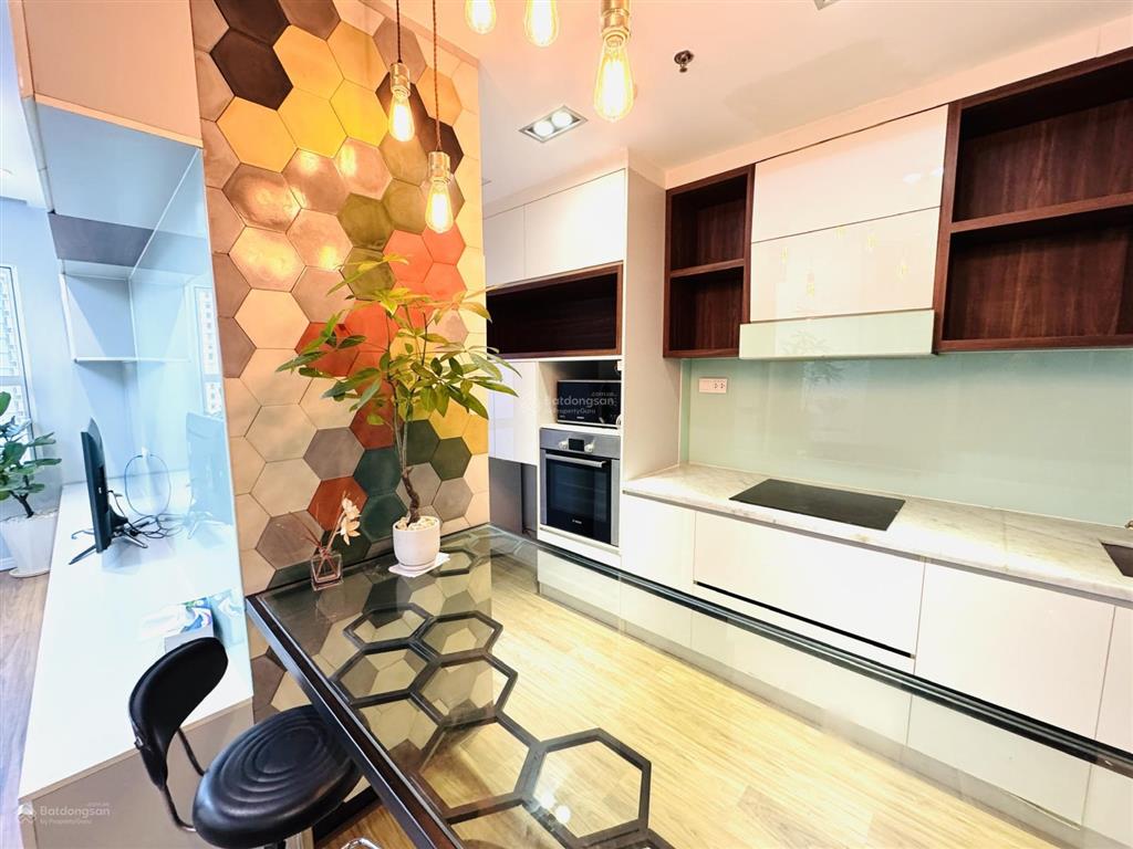 Bán căn hộ siêu đẹp tại sunrise city 2pn 2wc 99m2 giá chỉ 8.2tỷ, full nội thất