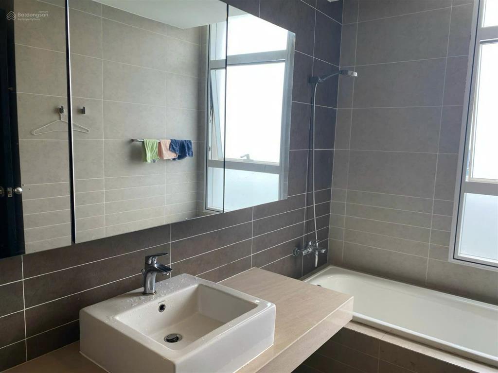 Bán căn hộ 3n 2wc sunrise city quận 7 | căn góc, nội thất cơ bản, sổ hồng, có bãi oto riêng 400tr