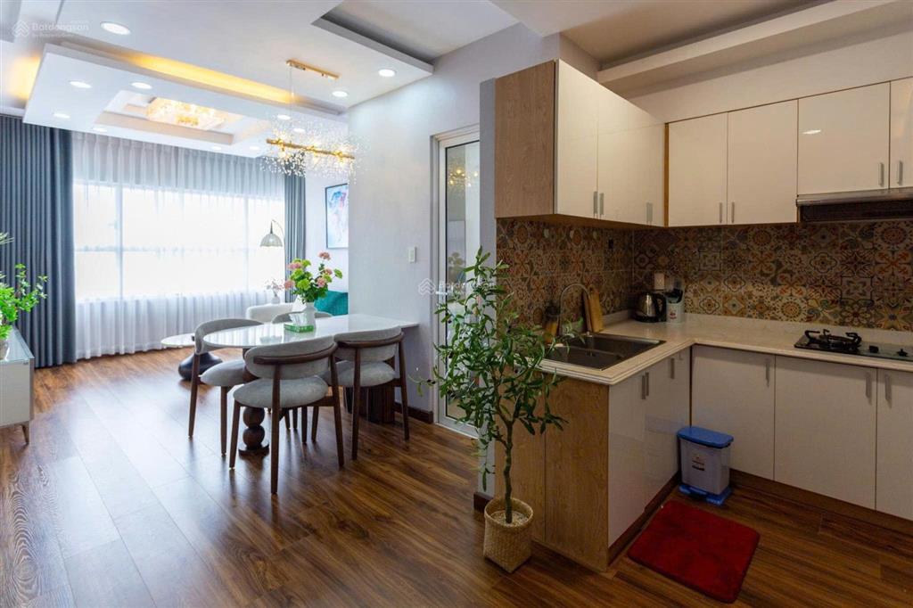Hàng hiếm căn góc có logia view đông  1pn 56m  sunrise city quận 7  xem nhà gọi ngay 0909 982 ***