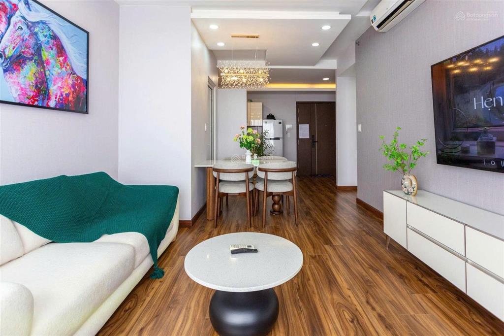 Hàng hiếm căn góc có logia view đông  1pn 56m  sunrise city quận 7  xem nhà gọi ngay 0909 982 ***