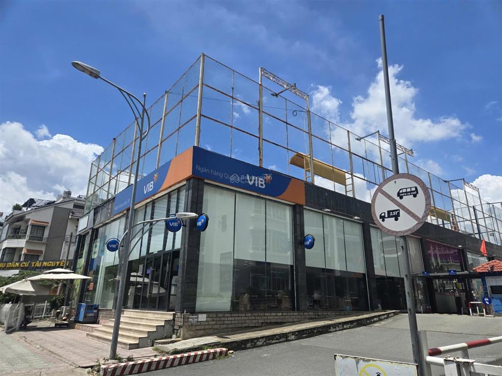 Góc 2mt thân văn nhiếp (30x44m) sân banh htd 300tr, giá bán 200 tỷ giảm về 130 tỷ