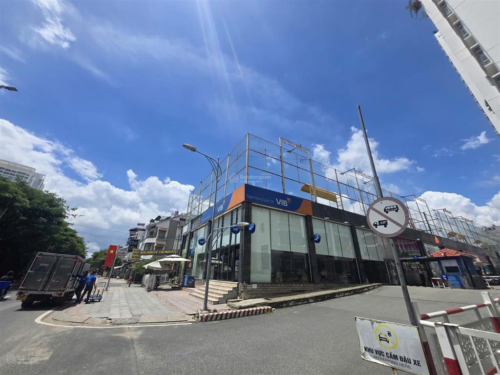 Góc 2mt thân văn nhiếp (30x44m) sân banh htd 300tr, giá bán 200 tỷ giảm về 130 tỷ