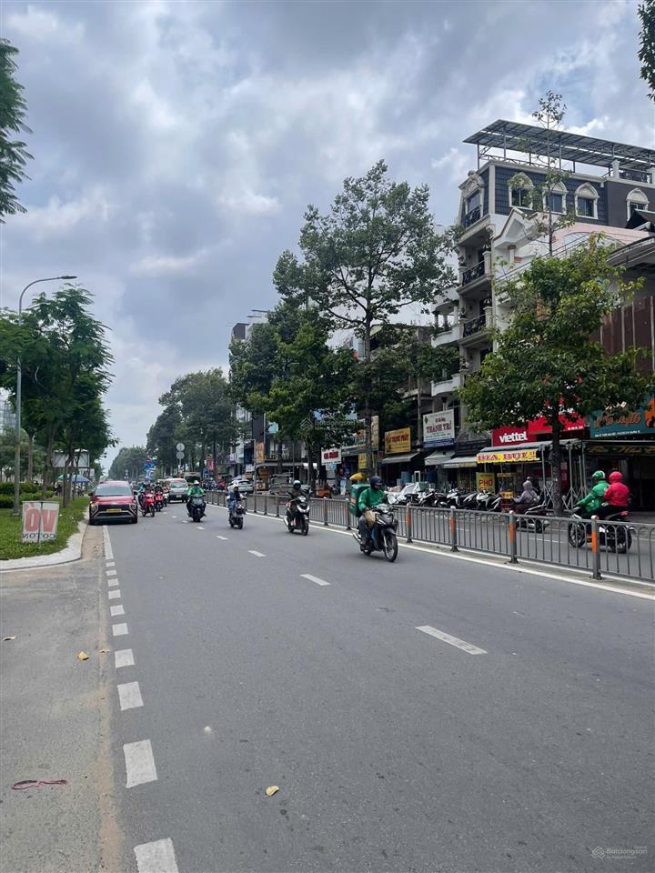 Mt dương bá trạc, q8, nd (10x20m) hầm 5 lầu đang cho thuê 140tr, giá 33 tỷ