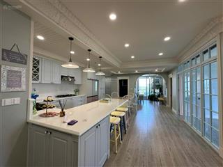 Bán căn hộ midtown m6. 135m2. căn góc. nhà đầy đù nội thất. sổ hồng