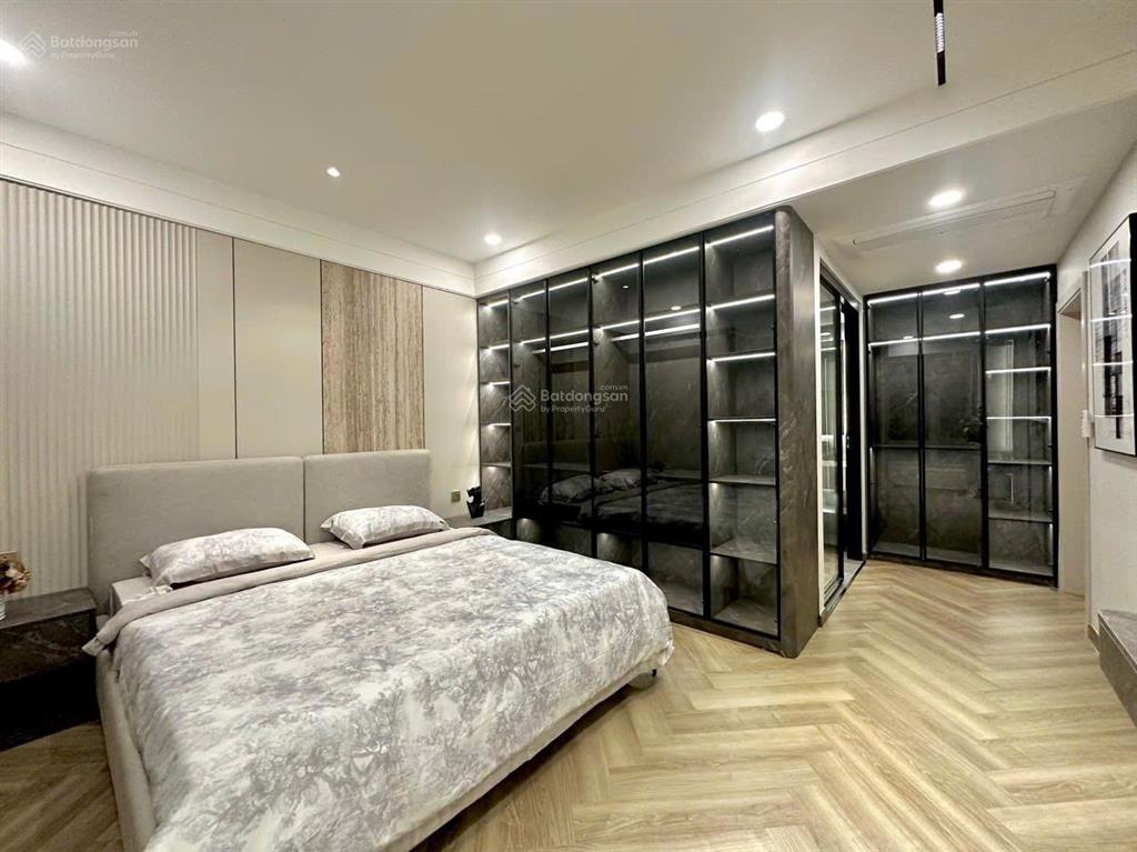 Giá tốt bán nhanh riverside residence, pmh q7. 130m2. view trực diện sông. full nội thất đẹp