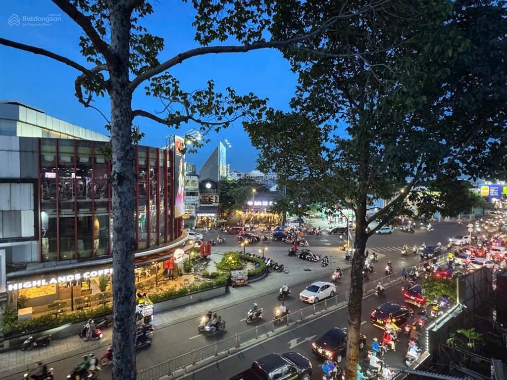 Bán nhà 3 tầng mặt tiền phan văn trị ngay tttm sài gòn mall dt 4,2x17m, gía chỉ 15tỷ tl p.10 gò vấp