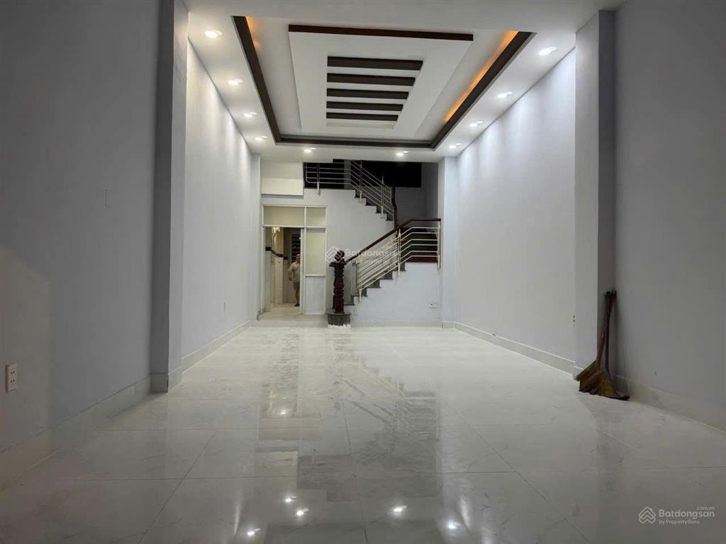 Bán nhà 3 tầng mặt tiền phan văn trị ngay tttm sài gòn mall dt 4,2x17m, gía chỉ 15tỷ tl p.10 gò vấp